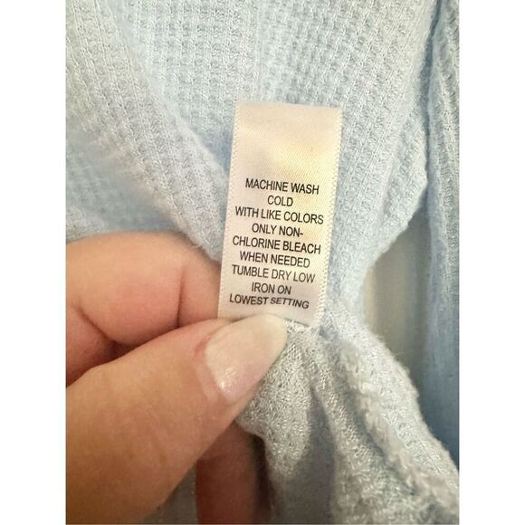 Me to We light blue waffle texture long sleeve crop top size M  - Picture 3 of 5